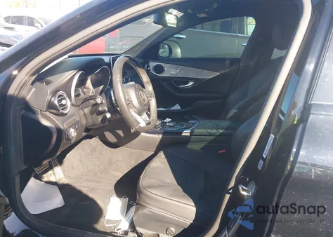 2018 Mercedes-Benz C 300 z USA, uszkodzony, nr VIN 55SWF4JB7JU252992